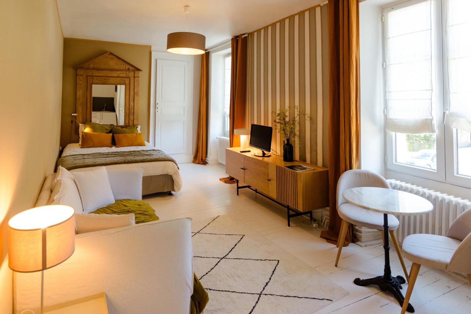 Hotel Aux Couleurs De Neuvy Zewnętrze zdjęcie