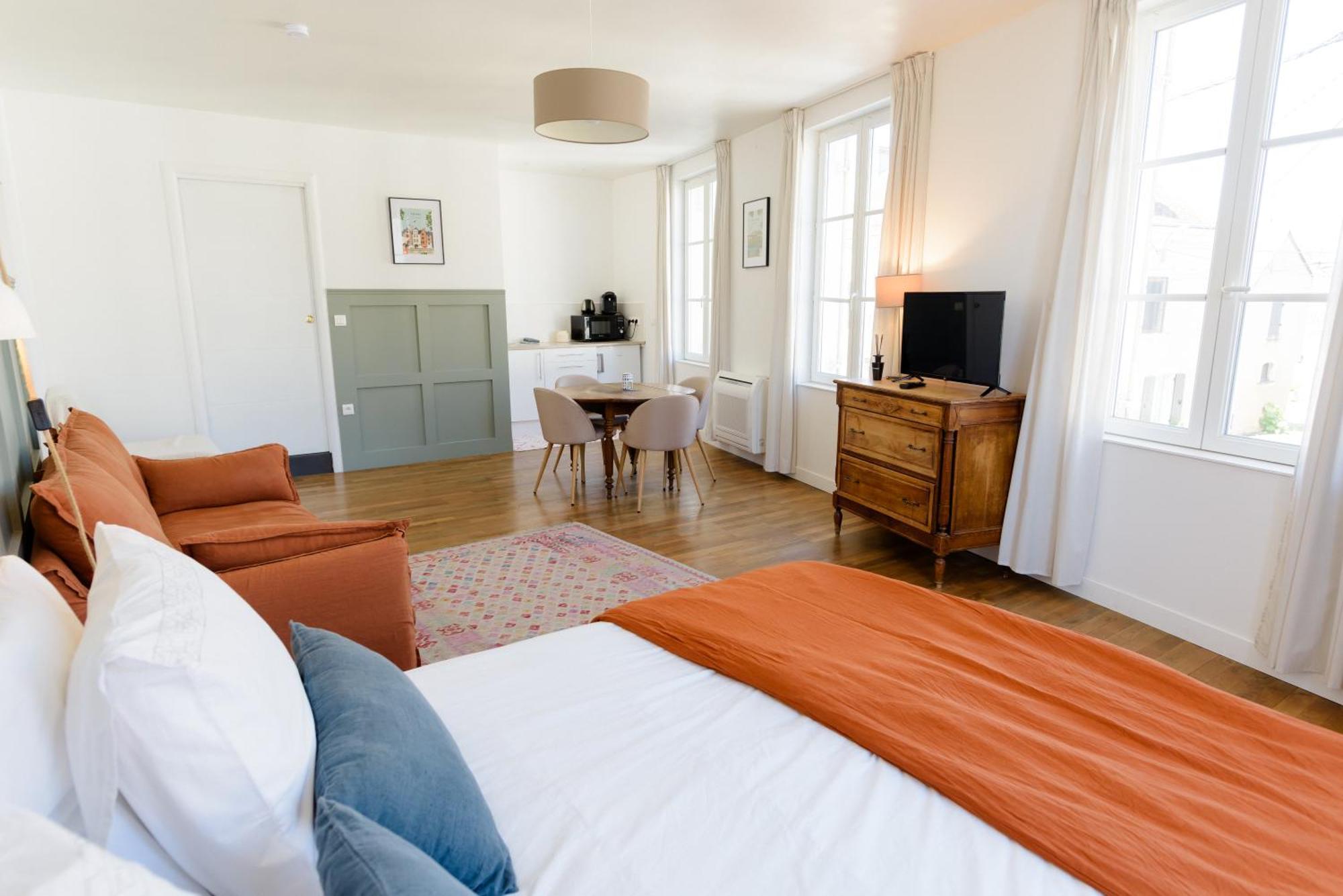 Hotel Aux Couleurs De Neuvy Zewnętrze zdjęcie