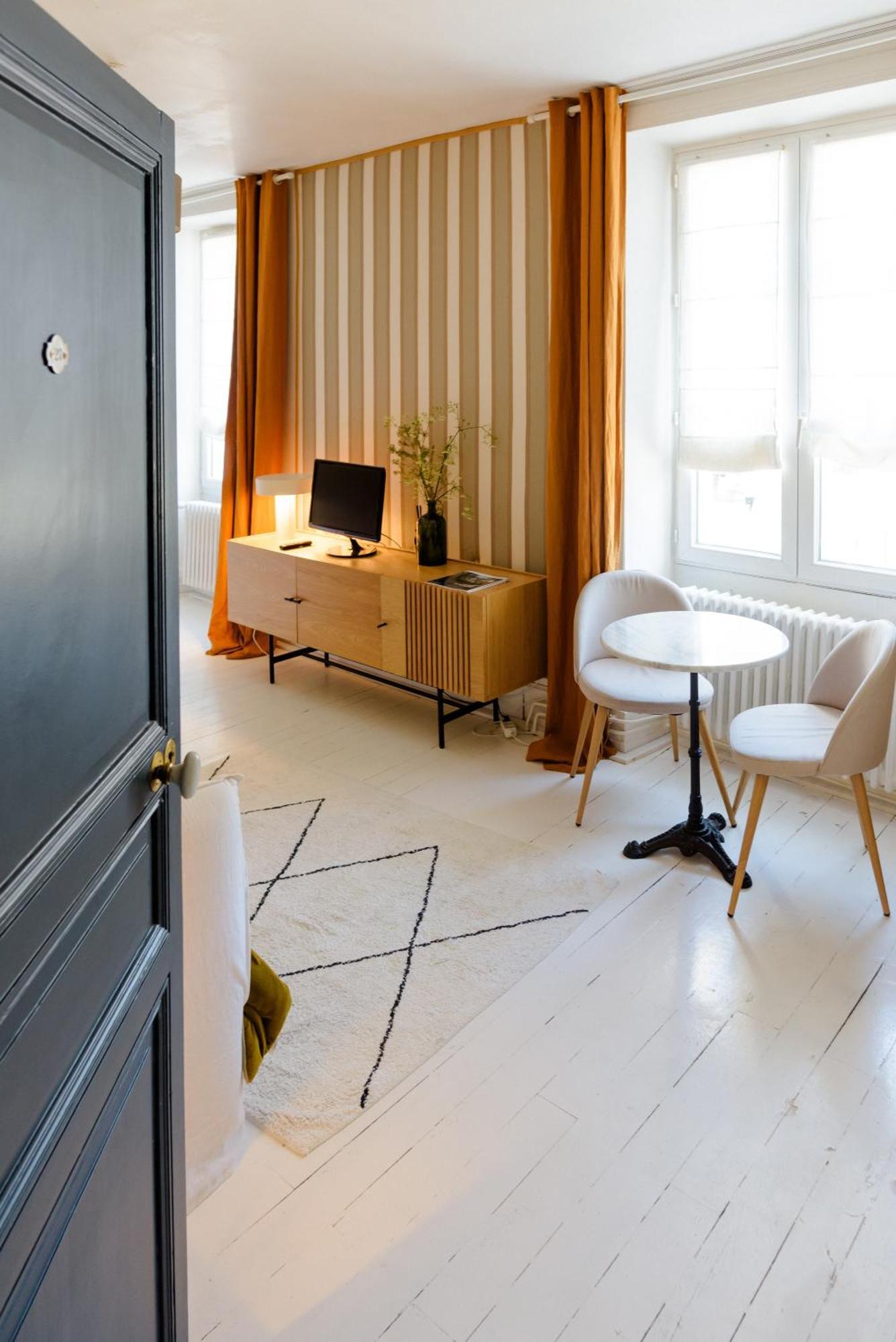 Hotel Aux Couleurs De Neuvy Zewnętrze zdjęcie